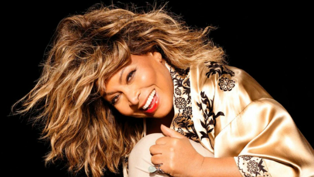 Tina Turner é homenageada com sua versão da boneca Barbie