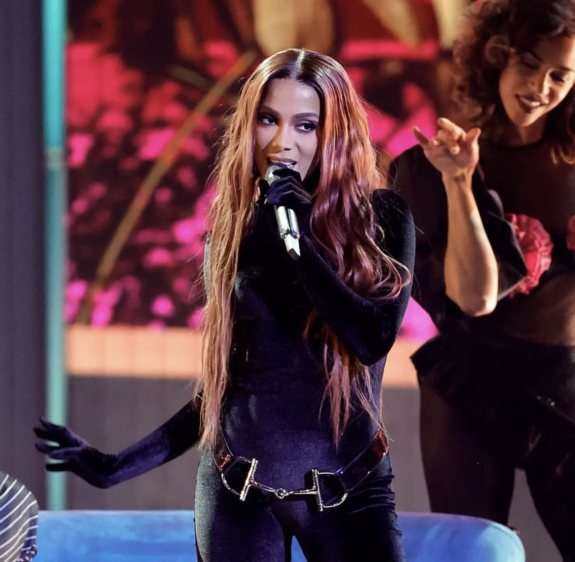 Performance de Anitta está entre as 3 melhores do AMAs 2022