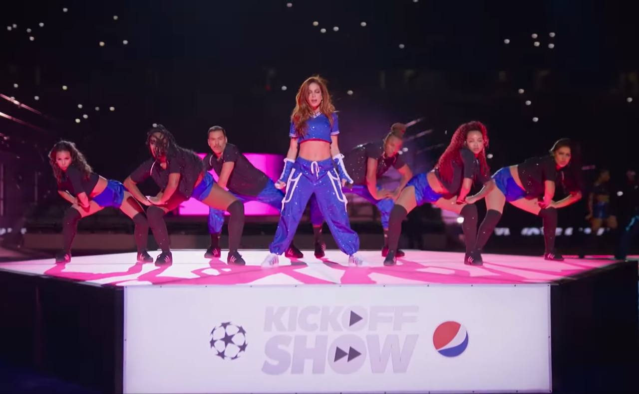 Anitta Se Apresenta Na Champions League E Atrai Público De Mais De 500 ...