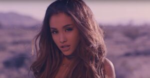 Ariana Grande para o clipe de "Into You". Imagem: Youtube.