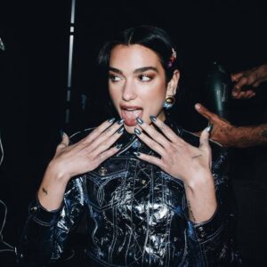 Dua Lipa em imagem publicada nas redes sociais. Imagem: Internet.