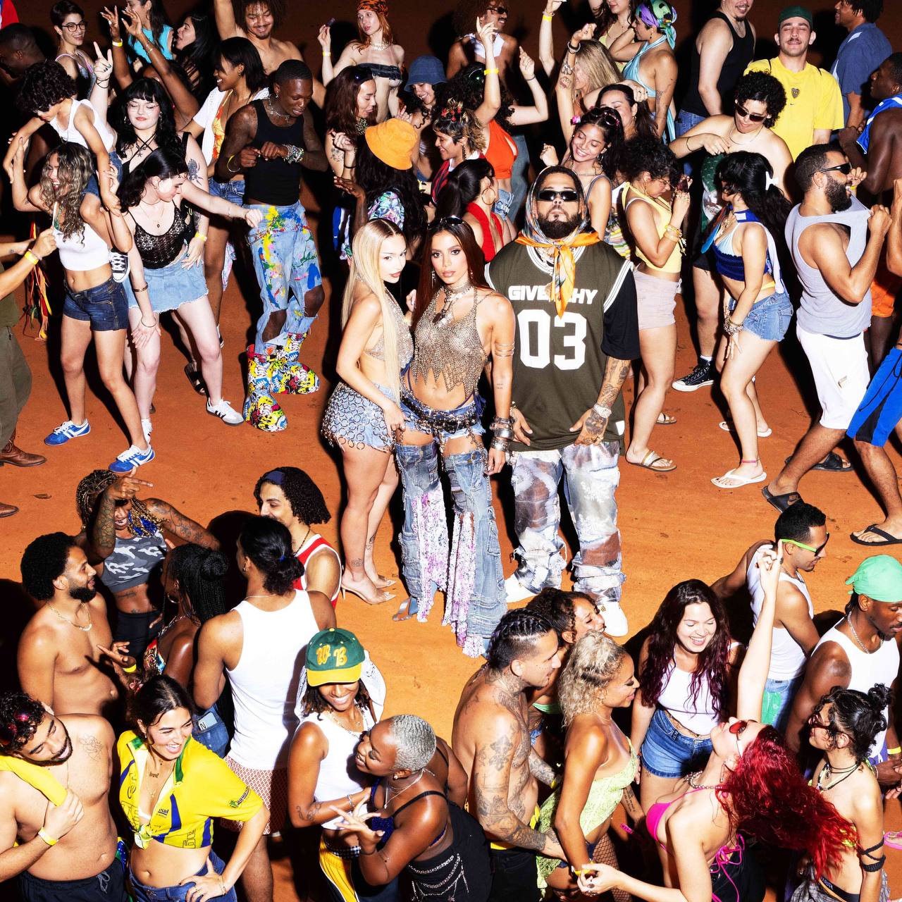 Capa oficial de "Double Team". Imagem: Divulgação.