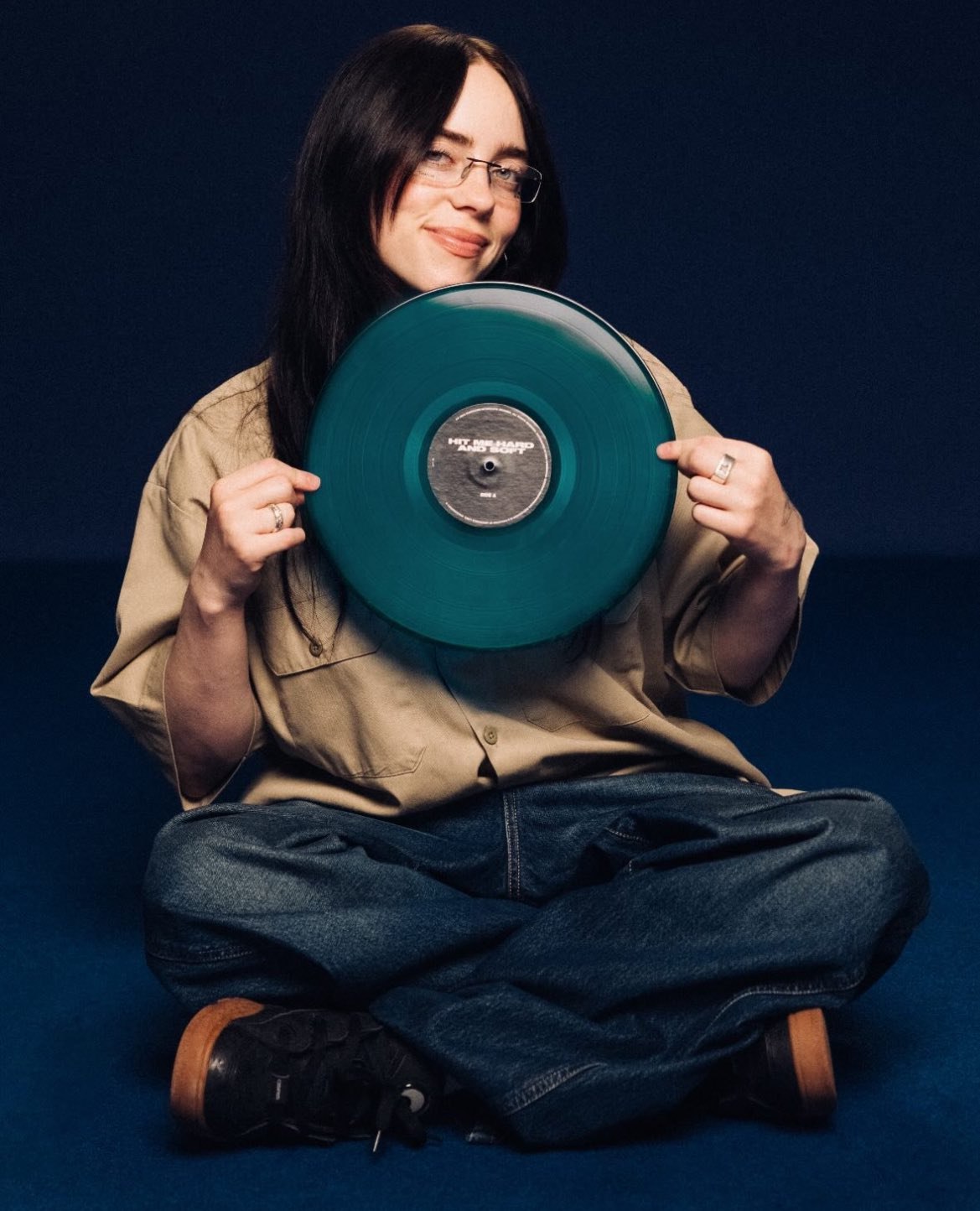 Com 10 Faixas Inéditas Billie Eilish Lança Seu Terceiro álbum De