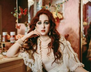 Chappell Roan em foto promocional. Imagem: Divulgação.