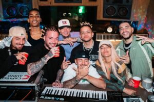 Karol G, FEID, DFMZ, Ovy On The Drums, J Balvin, Ryan Castro, BLESSD e Keityn. Imagem: Divulgação.