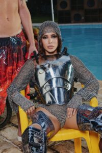 Anitta em imagem promocional. Imagem: Divulgação.