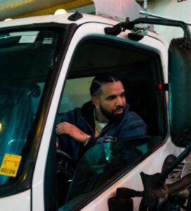 Drake durante a transmissão ao vivo "ICEMAN EPISODE ONE". Imagem: Divulgação.