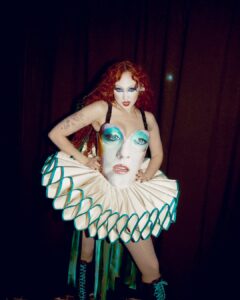 Chappell Roan em imagem publicada nas redes sociais. Imagem: Instagram.