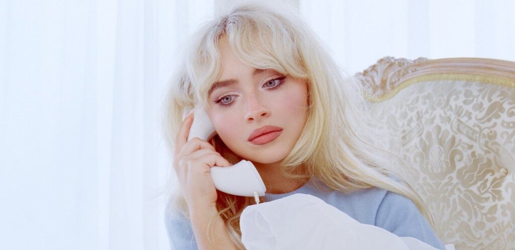 Sabrina Carpenter em foto promocional para o álbum "Man's Best Friend". Imagem: Reprodução.