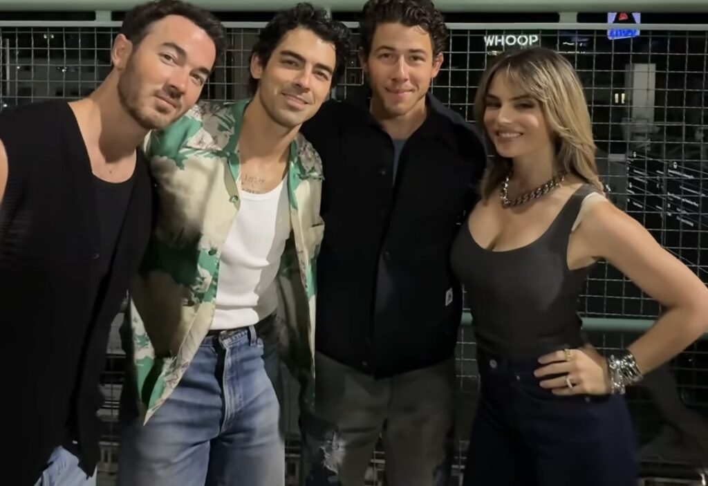 Jonas Brothers ao lado de Jojo. Imagem: Instagram