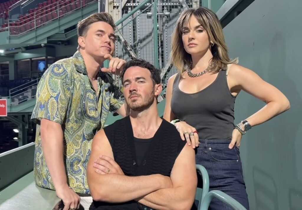 Kevin Jonas com Jojo e Jesse McCartney. Imagem: Instagram