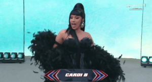 Cardi B durante o SummerSlam. Imagem: Reprodução.