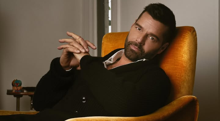 Ricky Martin para a revista Numéro, da Suíça. Imagem: Reprodução.