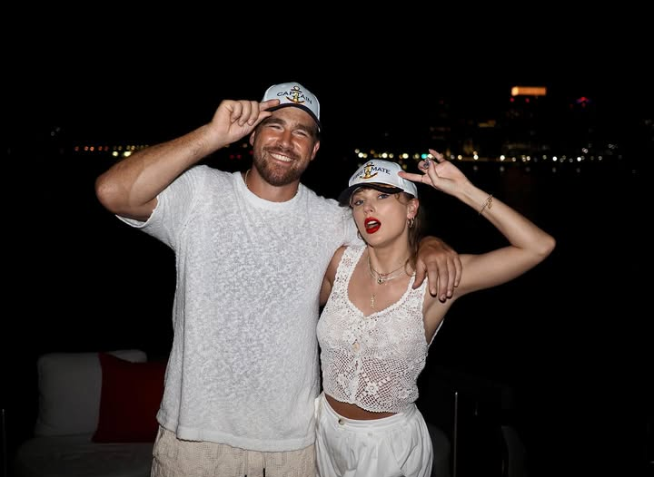 Taylor Swift e Travis Kelce em foto publicada nas redes sociais. Imagem: Instagram.