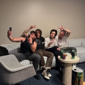 Midnight Til Morning em imagem publicada nas redes sociais. Imagem: Instagram.