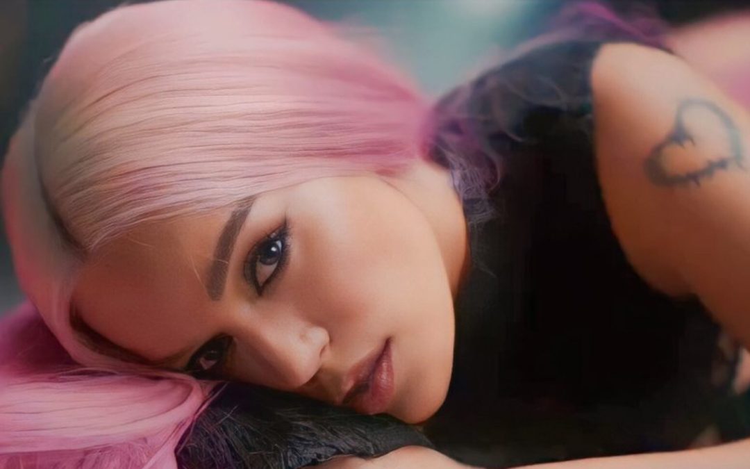 Karol G em foto promocional para Mañana Será Bonito (Bichota Season). Imagem: Divulgação.