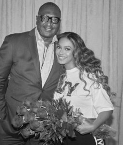 Beyoncé e seu pai em foto divulgada em rede social. Imagem: Instagram.