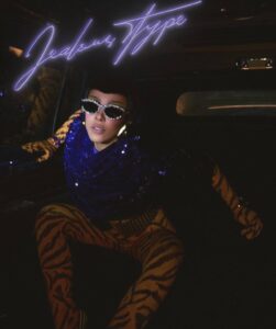 Capa oficial de "Jealous Type". Imagem: Divulgação.