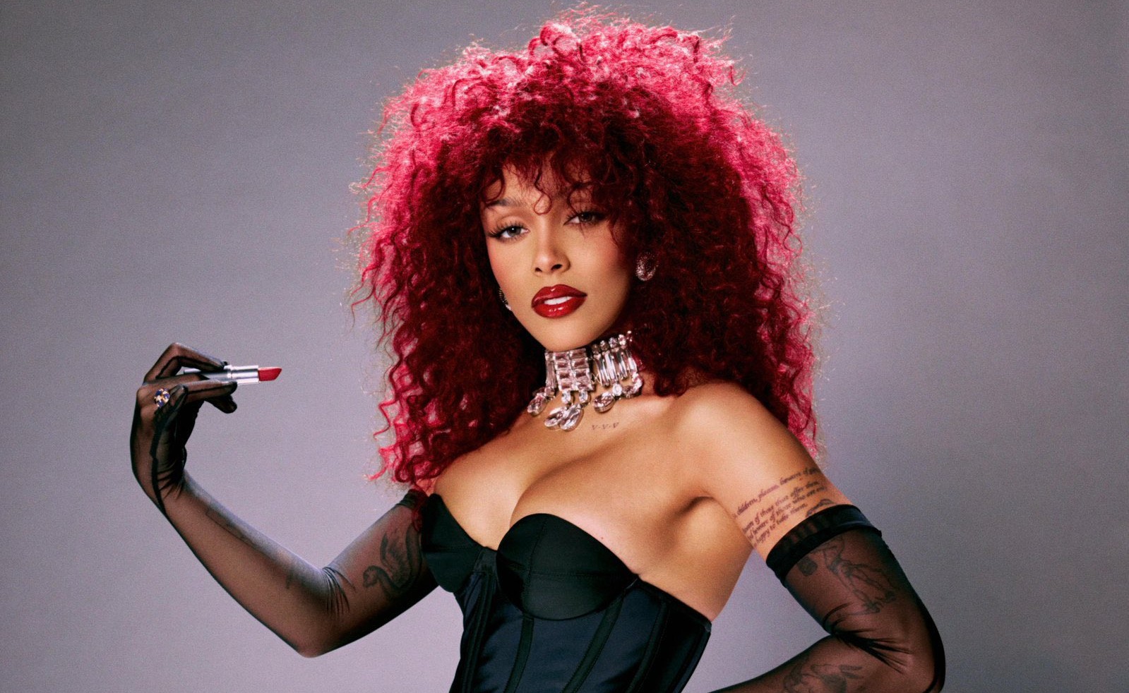 Doja Cat em foto promocional para o álbum "Vie". Imagem: Divulgação.