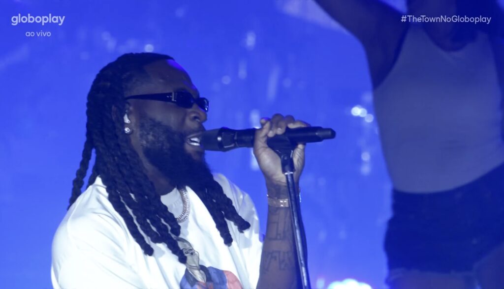 Burna Boy no Palco Skyline. 