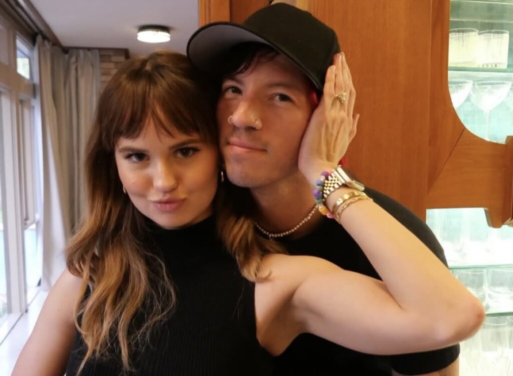 O casal Debby Ryan e Josh Dun 