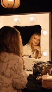 Perrie Edwards em imagem promocional. Imagem: Divulgação.