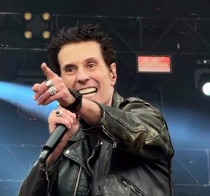 Capital Inicial durante sua apresentação no The Town. Imagem: Reprodução.