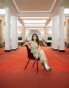 Alessia Cara em foto publicada em suas redes sociais. Imagem: Reprodução.