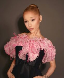 Ariana Grande em foto publicada em suas redes sociais. Imagem: Reprodução.