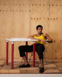 Bad Bunny em foto promocional. Imagem: Divulgação.