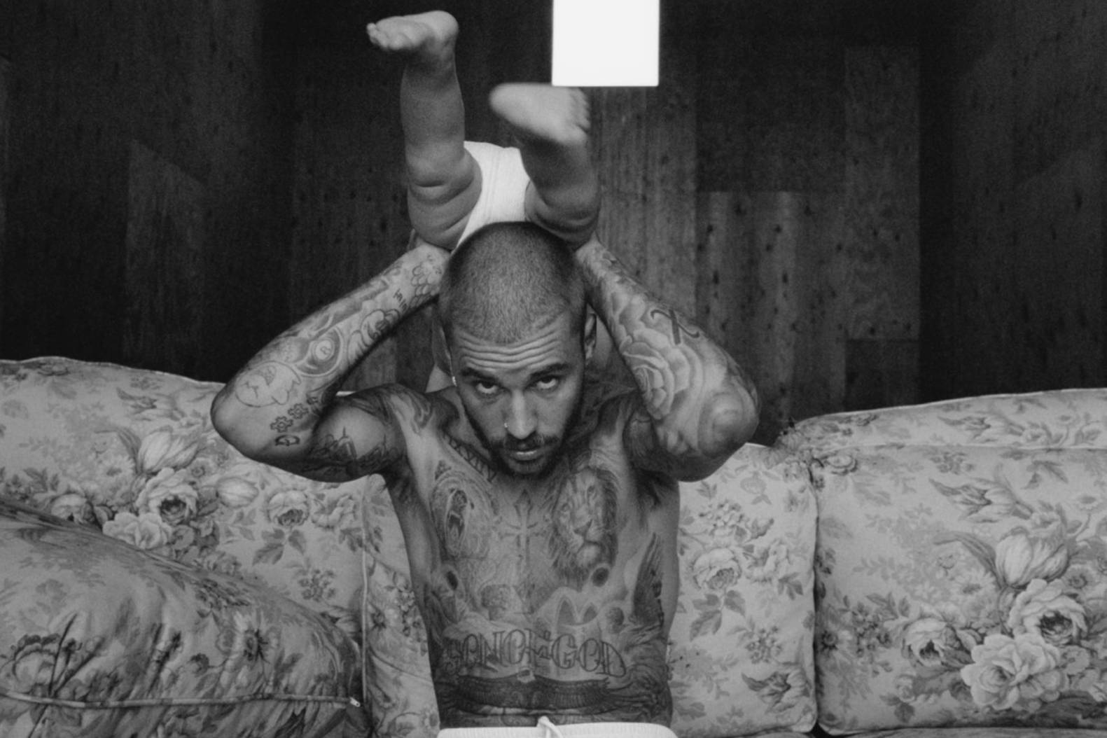 Justin Bieber em foto promocional para o álbum "Swag". Imagem: Divulgação.