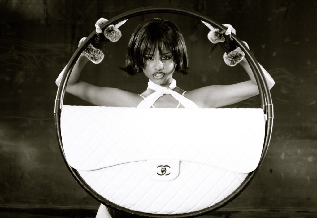 Tyla no videoclipe de "Chanel". Imagem: Divulgação.