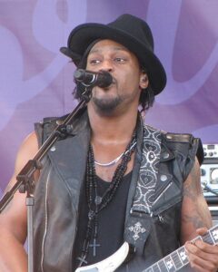 D'Angelo se apresentando no Pori Jazz em 2012. Imagem: Wikipedia.