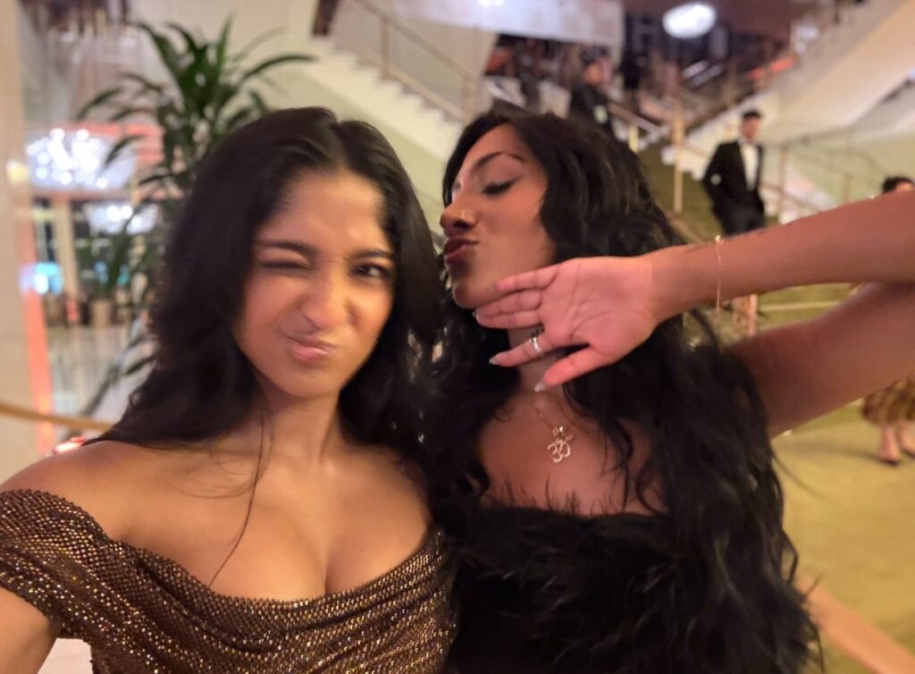 Maitreyi Ramakrishnan e Lara Raj. Imagem: Instagram