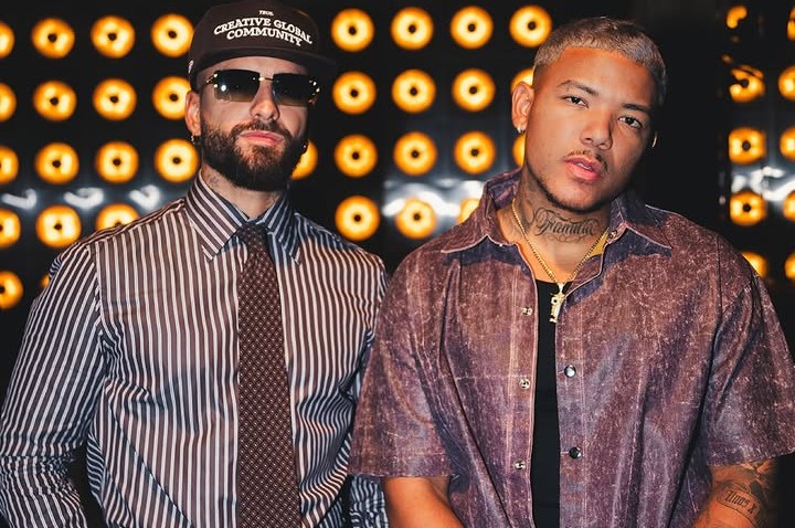 Maluma e Maisak em foto promocional para o single "Un Polvito +". Imagem: Divulgação.