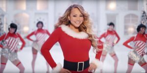 Mariah Carey no videoclipe de "All I Want For Christmas Is You". Imagem: Divulgação.