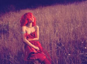 Rihanna em foto promocional para o álbum "Loud". Imagem: Divulgação.