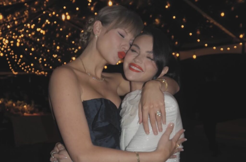 Taylor Swift foi madrinha de Selena Gomez. Imagem: Instagram