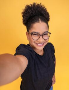 Milena em foto promocional para o BBB 26. Imagem: TV Globo/Divulgação.