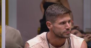 Jonas Sulzbach reage à expulsão de Paulo Augusto. Imagem: Globoplay/Reprodução.