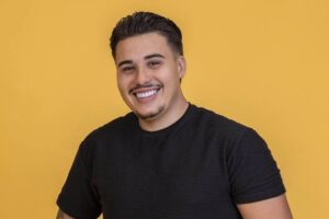 Pedro em foto promocional para o BBB 26. Imagem: TV Globo/Divulgação.