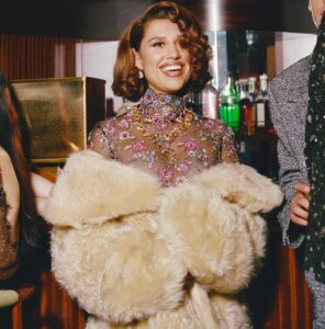 RAYE para a Vogue UK. Imagem: Reprodução.