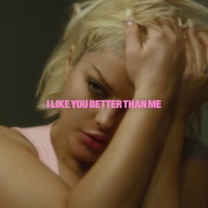 Capa oficial do single "I Like You Better Than Me". Imagem: Reprodução.