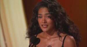 Olivia Dean vence como Artista Revelação. Imagem: Reprodução.