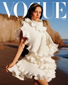 Rosalía é capa da edição de primavera da revista Vogue. Imagem: Divulgação.