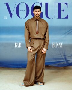 Bad Bunny estampa a capa da edição de fevereiro das revistas Vogue e GQ Brasil. Imagem: Reprodução.