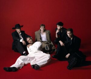 Santos Bravos em foto promocional para o EP "DUAL". Imagem: Divulgação.