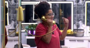 Milena atende ao Big Fone e assume papel decisivo na formação do Paredão. Imagem: Reprodução/Globo.