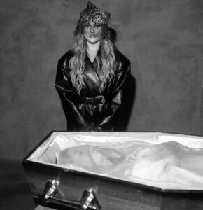 Luísa Sonza em foto promocional para o single "Fruto do Tempo". Imagem: Divulgação.