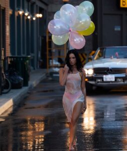 Demi Lovato em foto promocional para o deluxe "It's Not That Deep (Unless You Want It To Be)". Imagem: Divulgação.